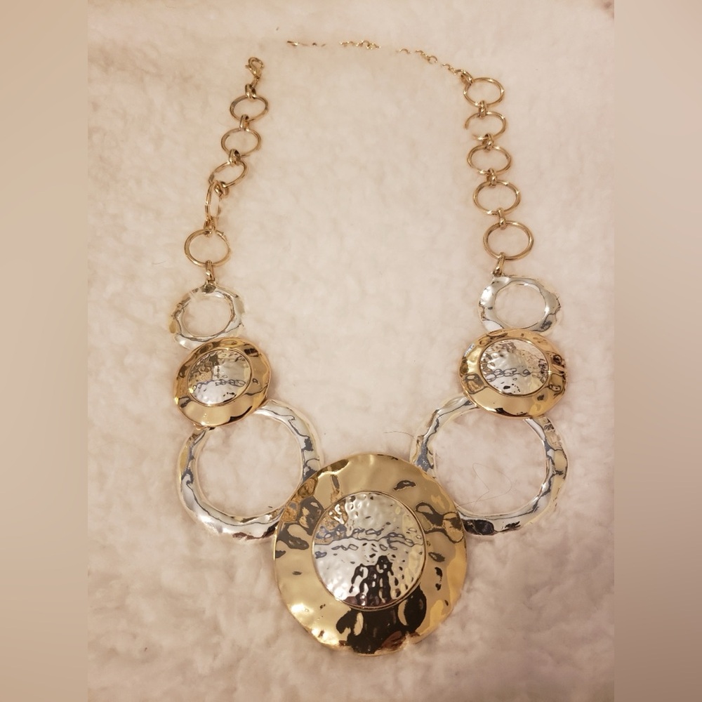 Gold & Silver beautiful accent necklace BRAND NEW with velvet bag